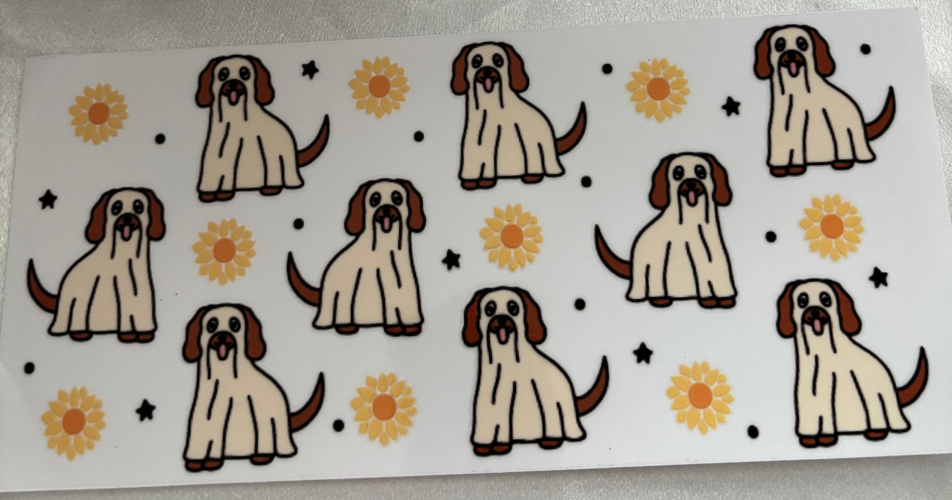 Geister Hund mit Blumen