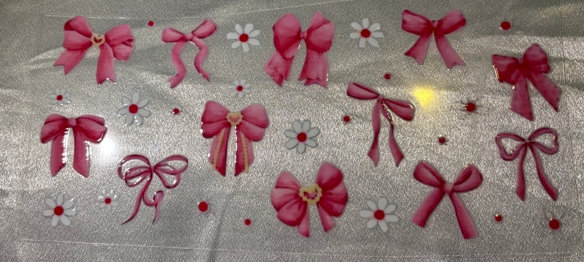 Schleifen und Blumen