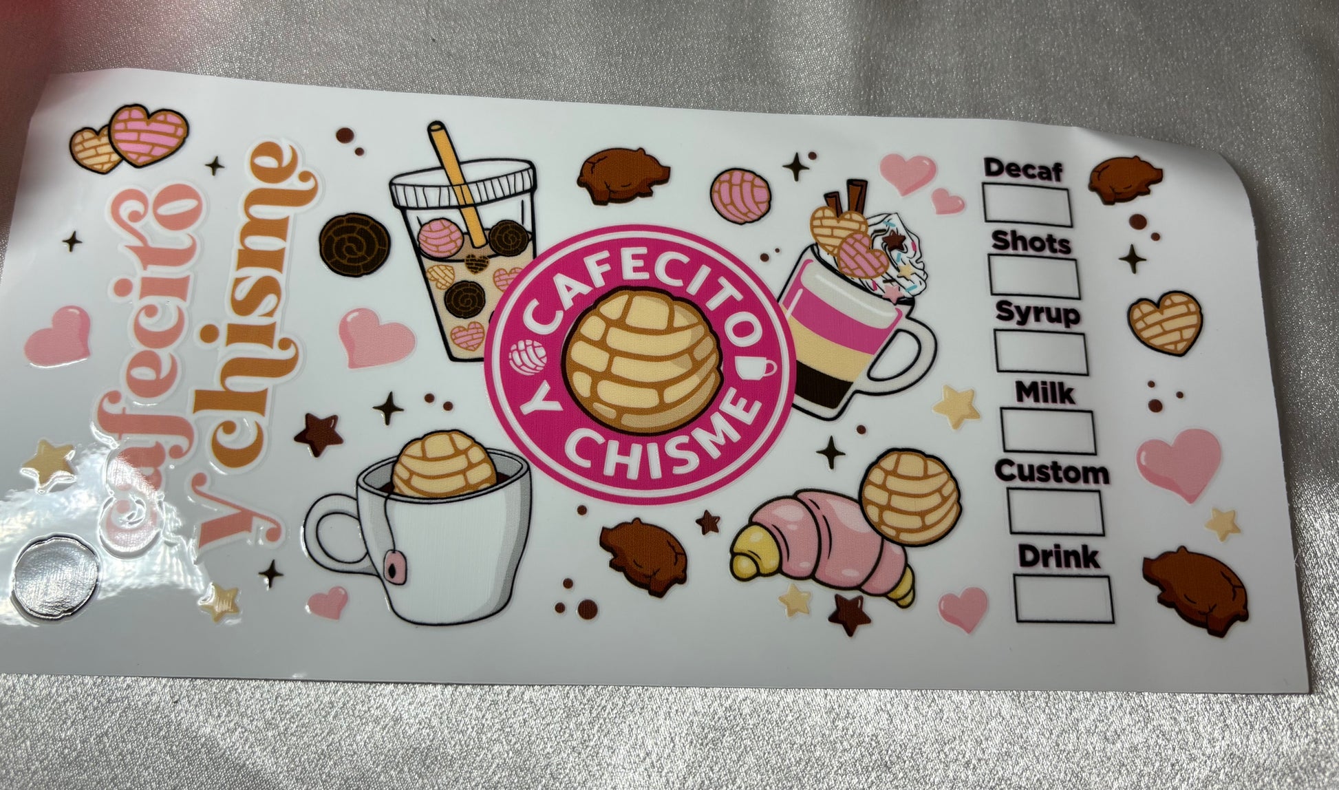 Cafecito Pink mit Gebäck