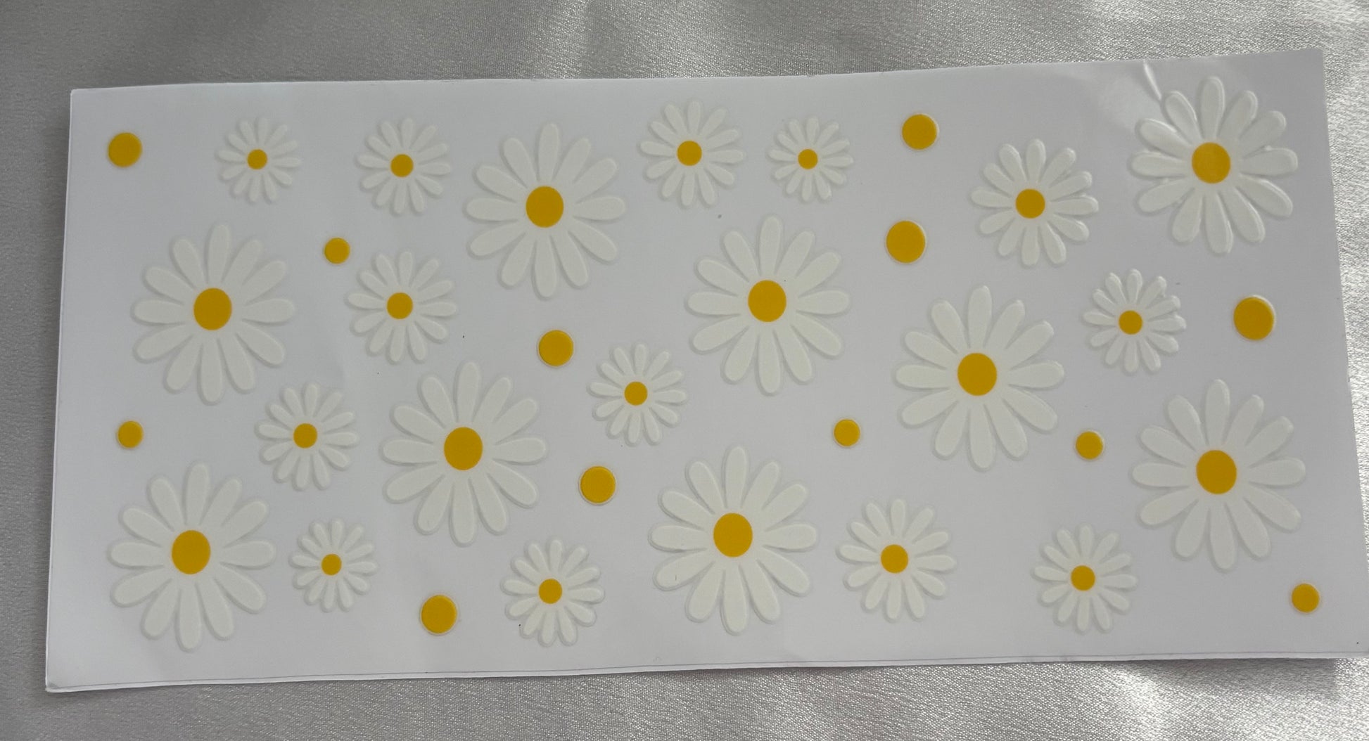 Gänseblümchen mit Gelbenpunkten