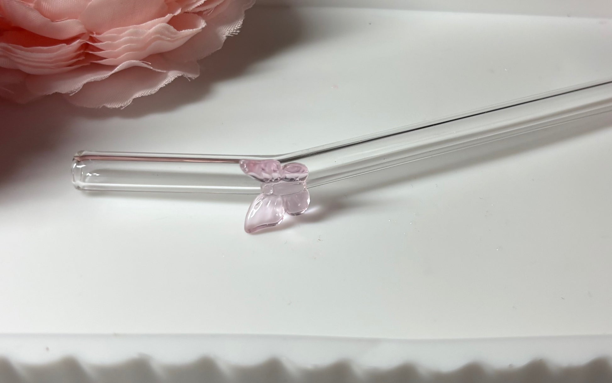 Glasstrohhalm Rosa Schmetterling